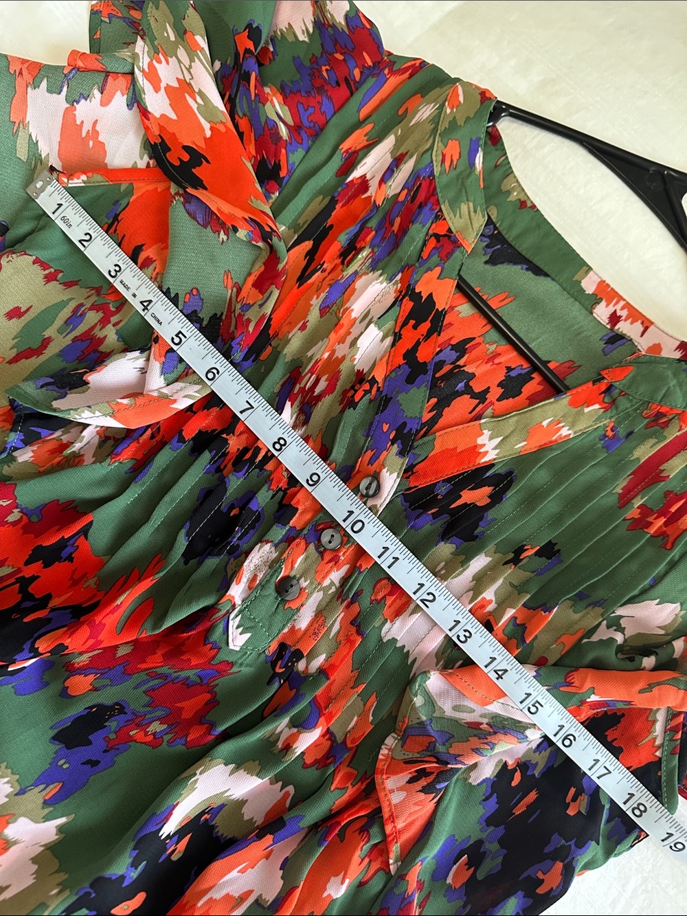 Daznico Abstract Floral Print Flutter Sleeve Top - Green, Red, Pink Size Small - Picture 6 of 6